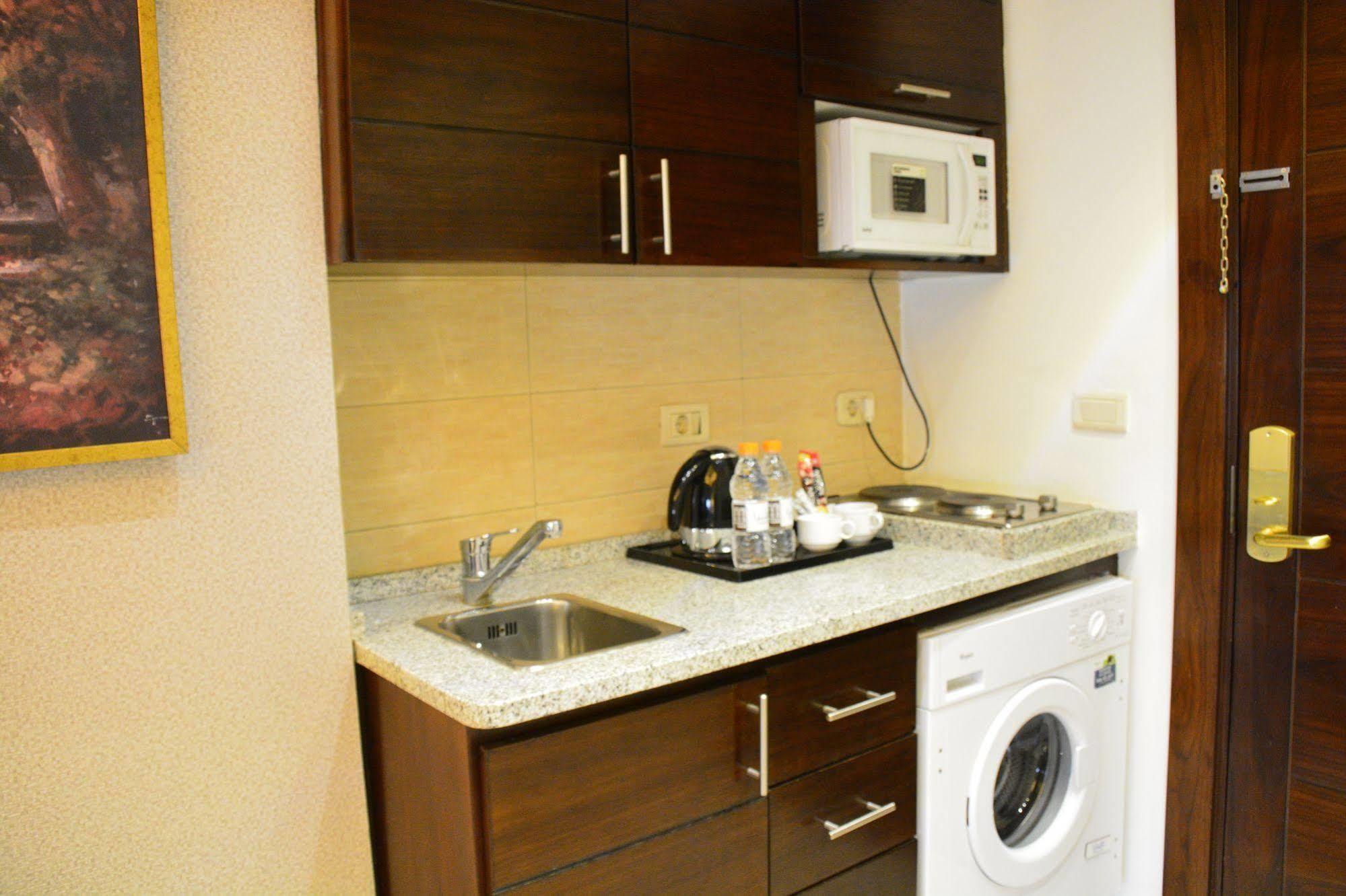 Nadine Hotel Suites Amman Exterior photo