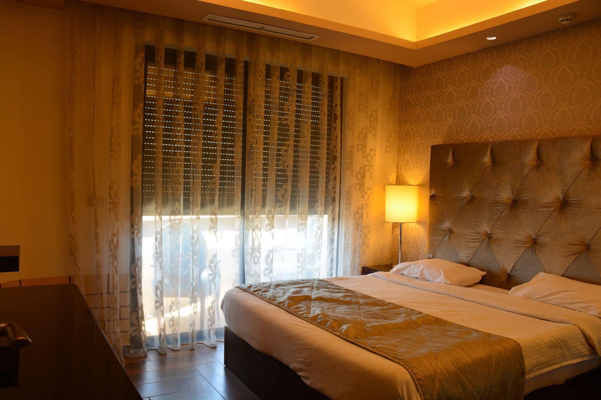 Nadine Hotel Suites Amman Exterior photo