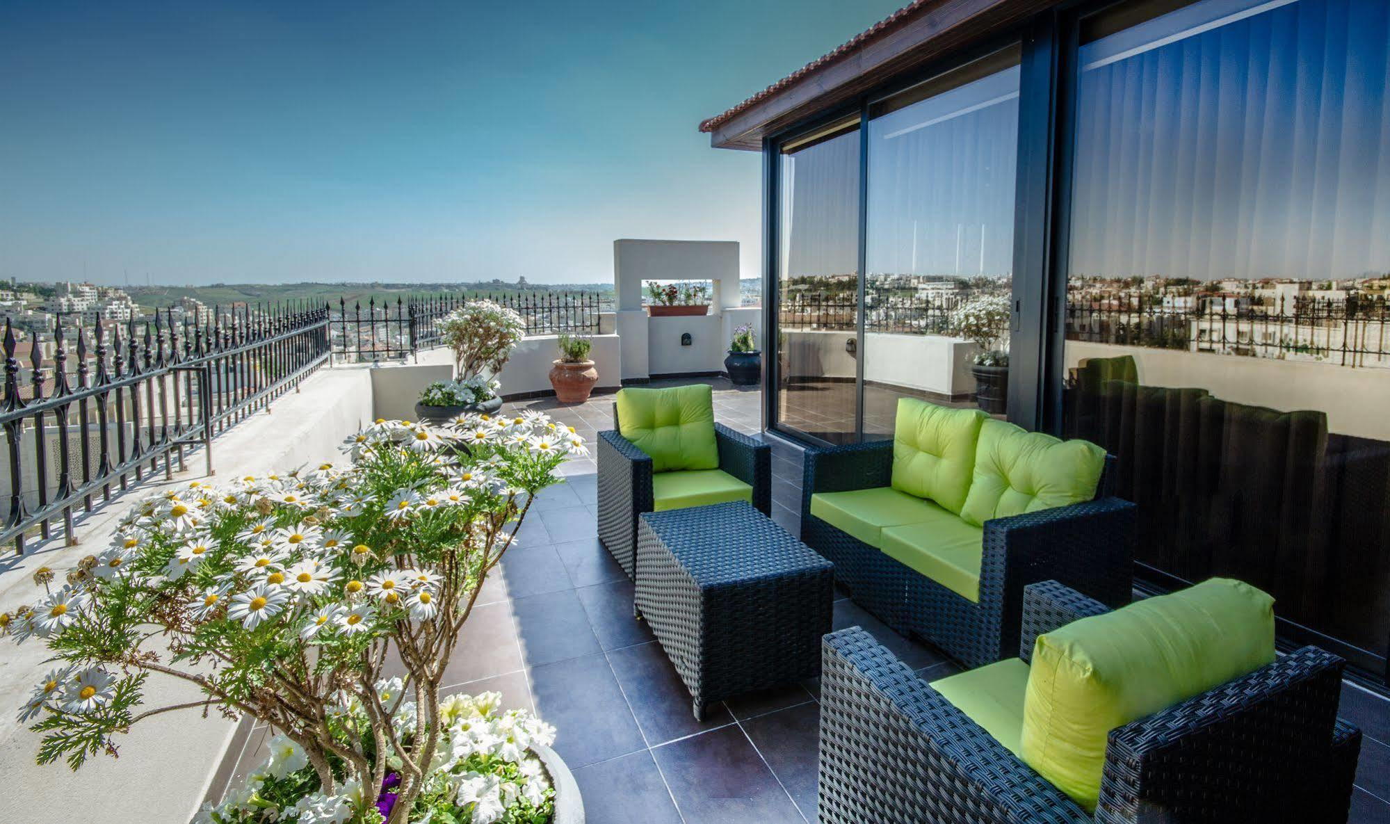 Nadine Hotel Suites Amman Exterior photo